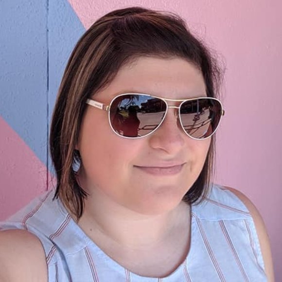 Meet your Posher, Amanda - Picture 1 of 1